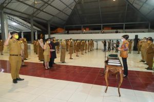 Bupati Lantik Pejabat Fungsional Guru, Tenaga Kesehatan dan Pengawas di Minsel