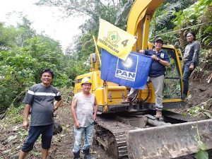 Ketua PAN Minut, Ferdy Lengkong Buka Akses Jalan Perkebunan Desa Treman