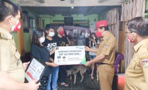 ROR Serahkan Santunan dari BPJS Ketenagakerjaan Sebesar Rp42 juta bagi Ahli Waris Perangkat Desa