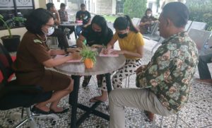 Kejari Minut Tahan Kumtua,Sekertaris dan Bendahara, Terkait Korupsi Dandes 2016-2018