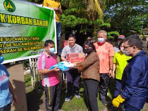 Kejati Sulut Memberi Bantuan Bagi Pegawai Kejati dan Warga Mengalami Banjir