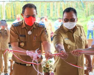 Bupati ROR dan Wabup RD Resmikan Pasar Makalelon di Desa Leilem Tiga