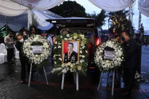 Alm SHS Disemayamkan di Kantor Bupati Minahasa. ROR: Apa yang Didedikasikan Alm Akan Kita Teruskan
