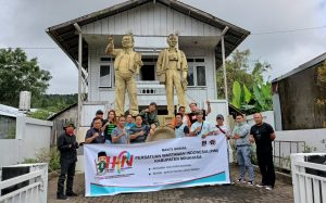 Jelang Hari Pers Nasional, PWI Minahasa Kerja Bakti di Tugu Pers Mendur Bersaudara