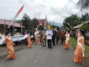 Disambut Secara Adat, Bupati Gaghana Hadiri Tulude Kampung Kuma