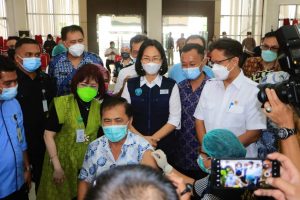 Ditinjau langsung Menteri Kesehatan, Unsrat Manado Sukses Gelar Vaksinasi Massal