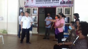 Sekwan DPRD Minut Jossi Kawengian Terima Laporan Perangkat Desa Bulo