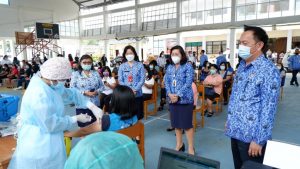 Walikota Senduk Tinjau Vaksinasi di Jajaran Dinas Pendidikan