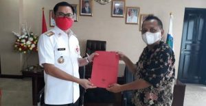 Bupati Joune Ganda Keluarkan SK TAB Kepada Djemie Karongkong