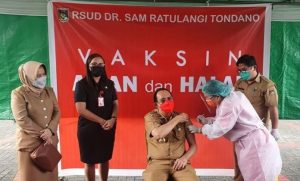 Divaksin, Bupati ROR dan Wabup RD Ingatkan Warga untuk Tidak Percaya Hoax