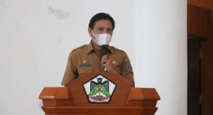 PLH Walikota JR Catat Perkawinan Meiven Max Samola dan Indri Dewi Watulinga