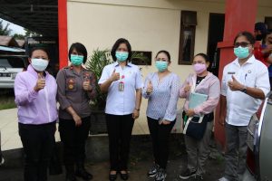 Ketua TP PKK Kota Tomohon Tinjau Kegiatan Vaksinasi Covid-19