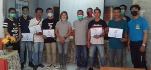 Perdana, Sanggar Sinar Paputungan dan Pemerintah Desa Serahkan Sertifikat Pelatihan