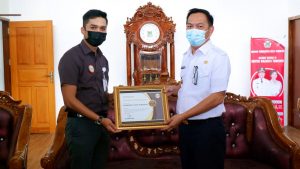 Pemkot Tomohon Terima Piagam Penghargaan dari BPJS Kesehatan