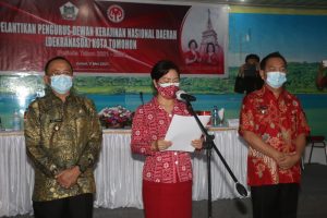 Jeand’arc Karundeng Lantik Pengurus DEKRANASDA Kota Tomohon Periode 2021-2024