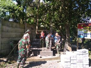 Pembangunan Poskamling di Kelurahan Kumersot Terus Digenjot