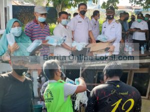 Dinas Kesehatan Bagikan Ribuan Masker di Lokasi Kebakaran Kompleks Pasar Tua