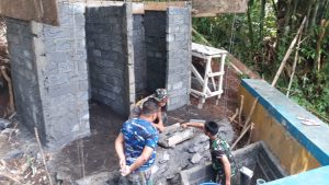 Hari Kesepuluh TMMD 1310/Bitung, Ini Progres Pembangunan MCK di Mata Air Kumersot