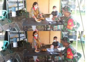 Ketika Singkong Goreng Disambut Senyuman Manis Satgas TMMD 1310/Bitung