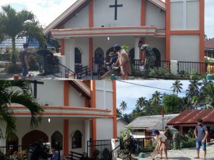 Gereja Katolik Santa Theresia Kumersot Juga Dipercantik Satgas TMMD Kodim 1310/Bitung