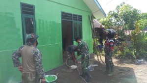 Dansatgas TMMD ke-111 Kodim 1310/Bitung Kontrol Perkembangan Bedah Rumah Oma Rahel