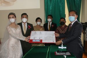 Walikota Senduk jadi Saksi Pernikahan Kenneth dan Chyntia Wongkar