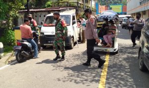 Babinsa dan Bhabinkamtibmas Tamako Gelar Operasi Yustisi Covid-19 di Pasar Matelaheng