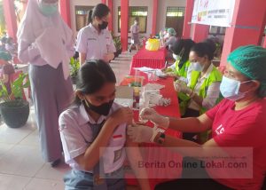 Semangat Ikut Vaksinasi COVID-19, Marselinda Ingin Kembali Belajar di Kelas