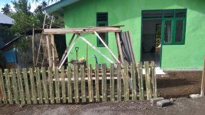 Bedah Rumah TMMD Kodim 1310/Bitung, Rumah Opa Daniel dan Oma Rahel Dihiasi Pagar dan Bunga