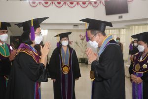 Dikukuhkan Rektor Unsrat, Prof Herman Karamoy Resmi jadi  Guru Besar