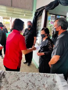 TP PKK Tomohon Serahkan Santunan Duka