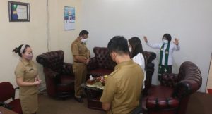 Tempati Ruang Kerja Baru, Sekkot Tomohon Edwin Roring Awali dengan Ibadah