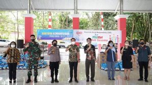 Bupati Joune Ganda, Terima Bantuan dari Swasta untuk penanganan Covid-19