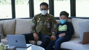 Bupati Joune Ganda Didaulat Penghargaan Menteri P3A