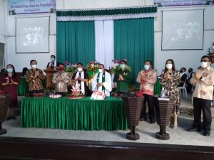 Toni Pandeiroth Wakili Walikota Hadiri HUT ke-4 Jemaat GMIM Bukit Sion Kayawu
