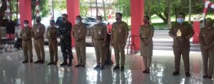 Bupati JG Menyerahkan Penghargaan TTA 2021 Kepada Tiga Kepala Desa