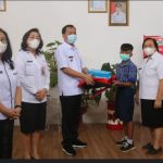 Serahkan BSM, Wali Kota Carrol Tegaskan Harus Tepat Sasaran