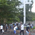 Prodi TBI Polnustar Gelar Himapros, Bersih Pantai dan Penanaman di Pantai Kolongan Beha