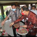 Wali kota Tomohon Sambut Bupati Minahasa ROR Ziarah ke Makam Mantan Bupati Minahasa K.L Senduk
