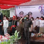 Gunakan Pakaian Minahasa, Wawali WL Pimpin Upacara Hari Guru Nasional