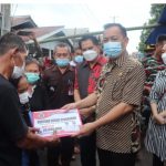 Walikota Carrol Senduk Tinjau Langsung Lokasi Kebakaran Di Tinoor dan Berikan Dana Bantuan