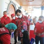Ingatkan Penyebaran Covid Omicron, Wagub Kandouw Pantau Vaksinasi di Kakas Minahasa, 