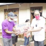 Terdampak Bencana Alam, Bupati ROR Serahkan Bansos bagi Warga Desa Kasuratan