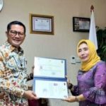 Bupati Joune Ganda Terima Sertifikat Pembekalan Kepemimpinan dari Kemendagri