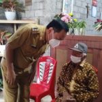 Insentif Lansia Bergulir,Opa Paulus Di Woloan Terima Dana Lansia Secara Simbolis Dari Walikota