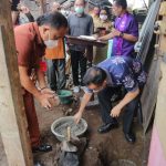 Walikota Carrol Senduk Letakan Batu Pertama Bedah Rumah Mapalus