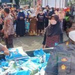 Jelang Idul Fitri 1443 H, Polsek Maesa Bagikan Beras ke Warga Kurang Mampu