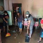 Hari Kedua Tim DKP Gotong Royong Bersihkan Rumah Warga Korban Banjir di Desa Buku Kecamatan Belang