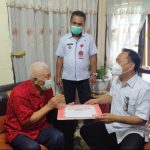 CSWL Kembali Bagikan Bansos Uang Tunai Kepada Lansia