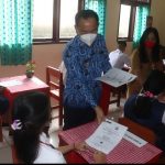 Walikota Carrol Senduk Buka Naskah Ujian di SMP N 2 Tomohon
